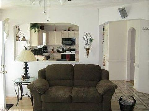 5th image of 14 Creekside Ct