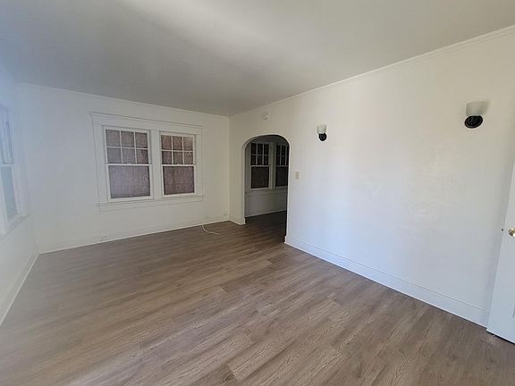 2nd image of 919 S H St