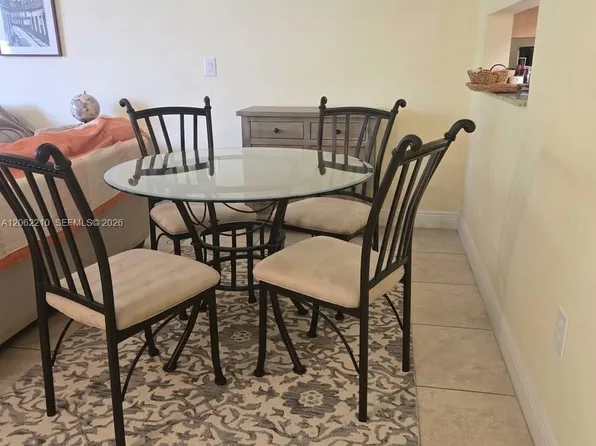 8065 SW 107th Ave APT 301, Miami, FL 33173