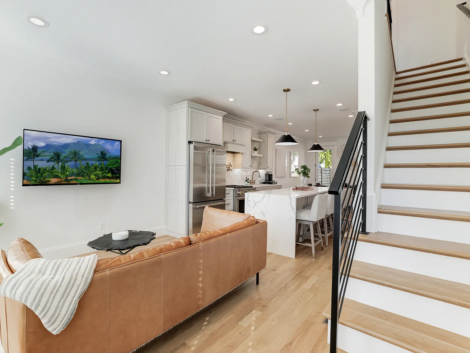3 bed, 3.5 bath, 1800 sqft, $6,750 — Photo 3
