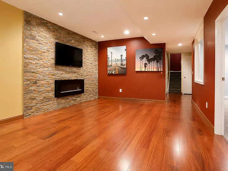 33 Farmington Ct — Photo 24