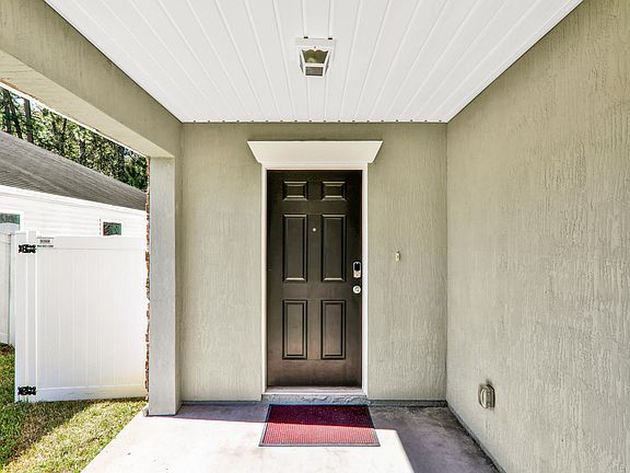 5th image of 2136 Chandlers Walk Ln