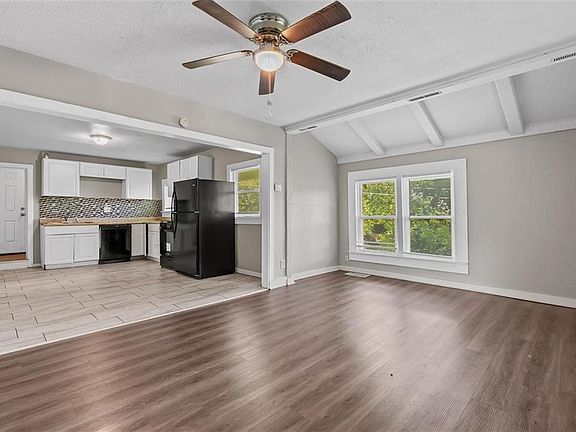 2nd image of 432 Blue Ridge Blvd