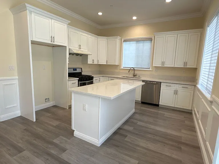 5552 Welland Ave — Photo 5