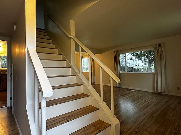 4th image of 951 Leroy Ln