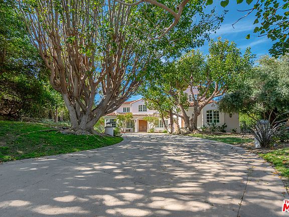 4th image of 3843 Rock Hampton Dr