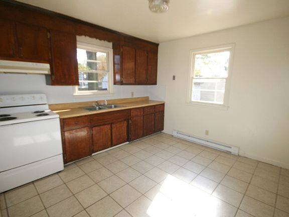 3rd image of 2916 Poplar St