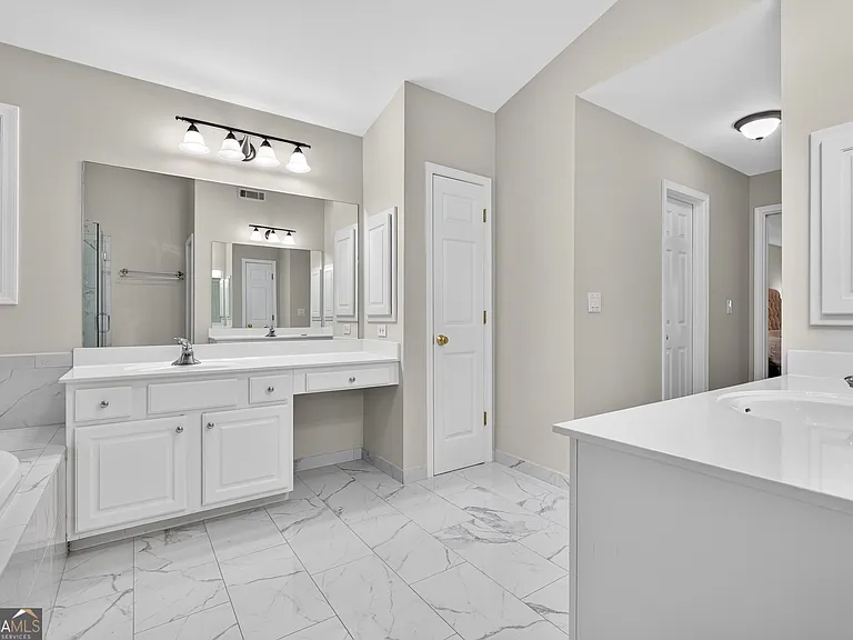 323 Revolution Dr — Photo 31