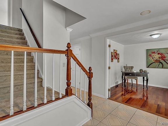 5th image of 2 Meadow Spring Ct
