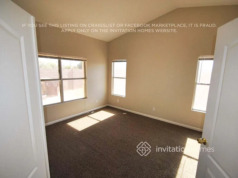 7923 W Laurel Ln — Photo 5