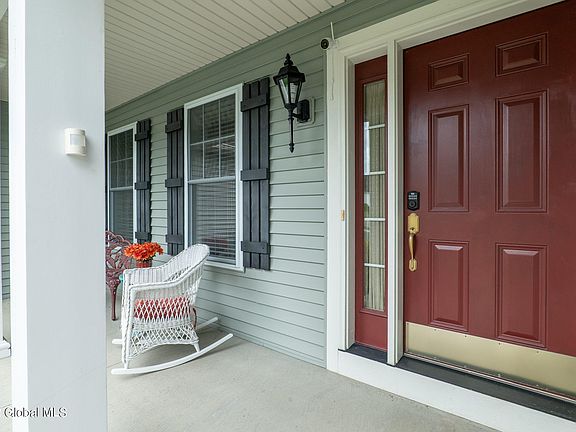 4th image of 19 Summerfield Cir