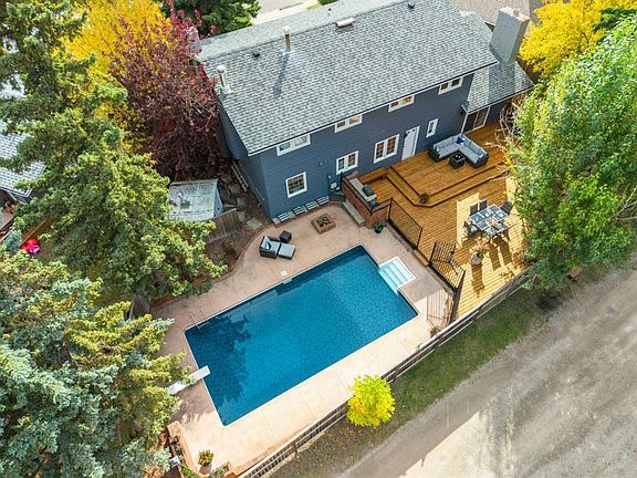 3rd image of 216 E Lake Erie Pl SE