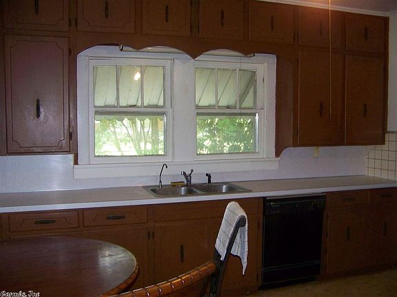 5th image of 715 E Highland Ave