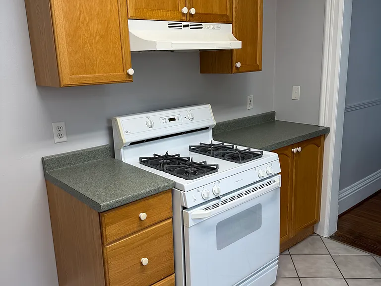 302 East Ave #1 — Photo 5