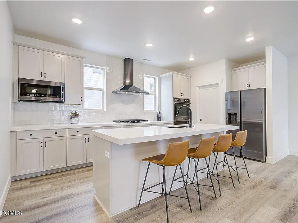 1383 Gambel Oak Way