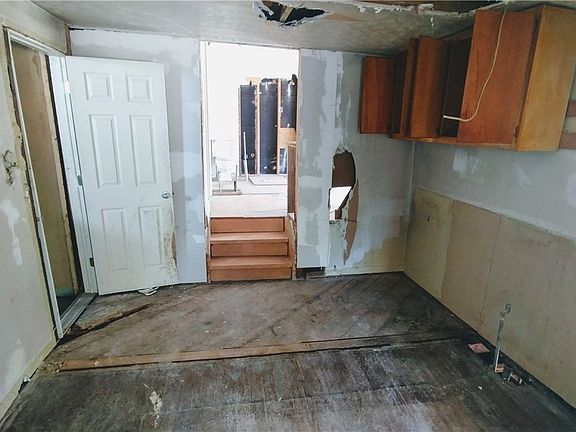 4th image of 1265 S Main St