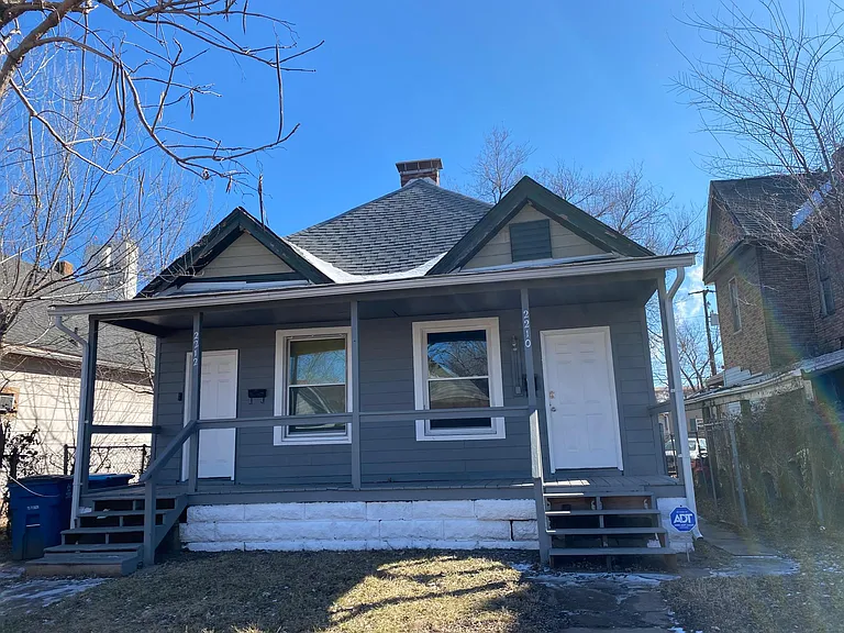 2210 Lee Ave — Photo 1