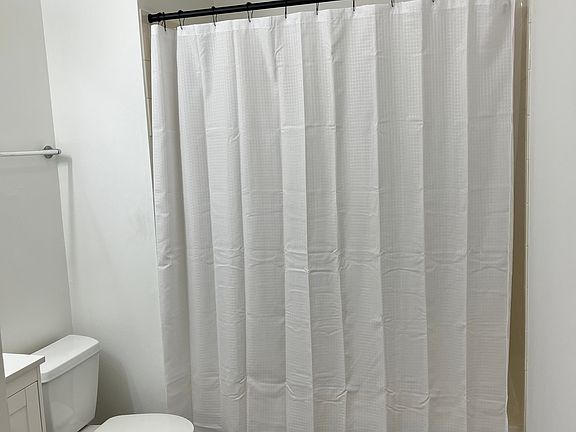 4th image of 2442-44 W Grenshaw St #1E