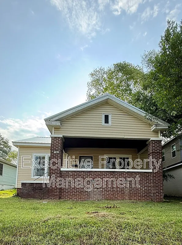 3 bed, 2.0 bath, 1450 sqft, $1,200 — Photo 1