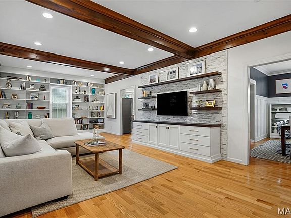 5th image of 653 Evans Ave