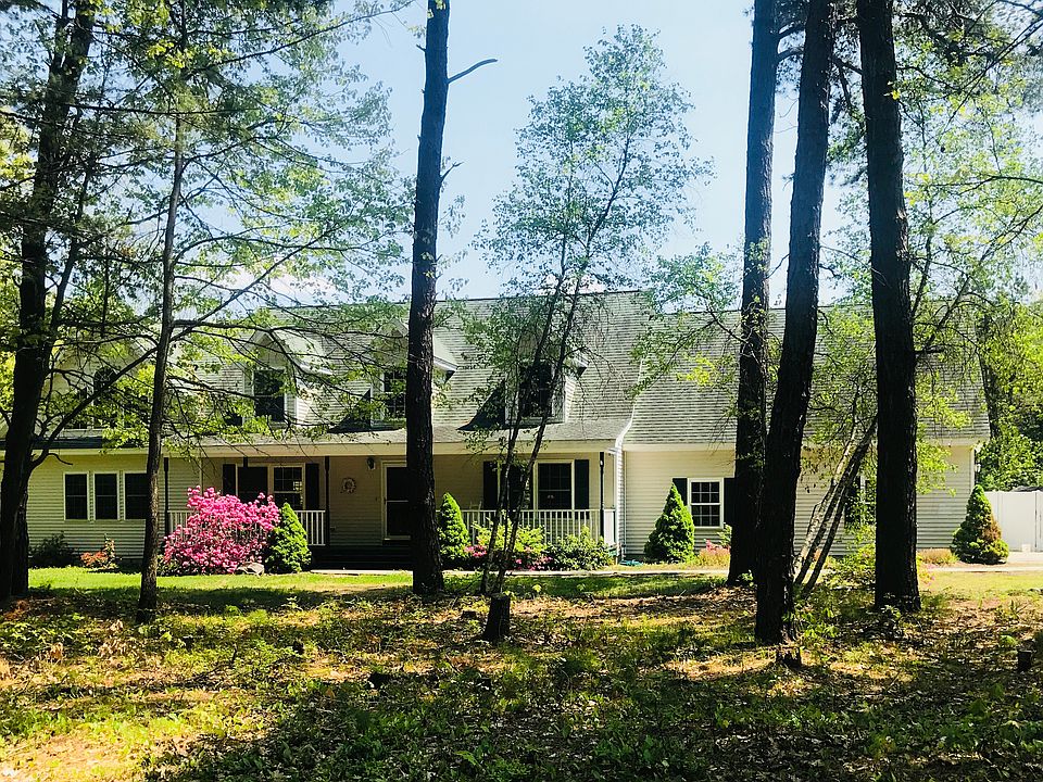 2nd image of 34 Ell Pond Rd