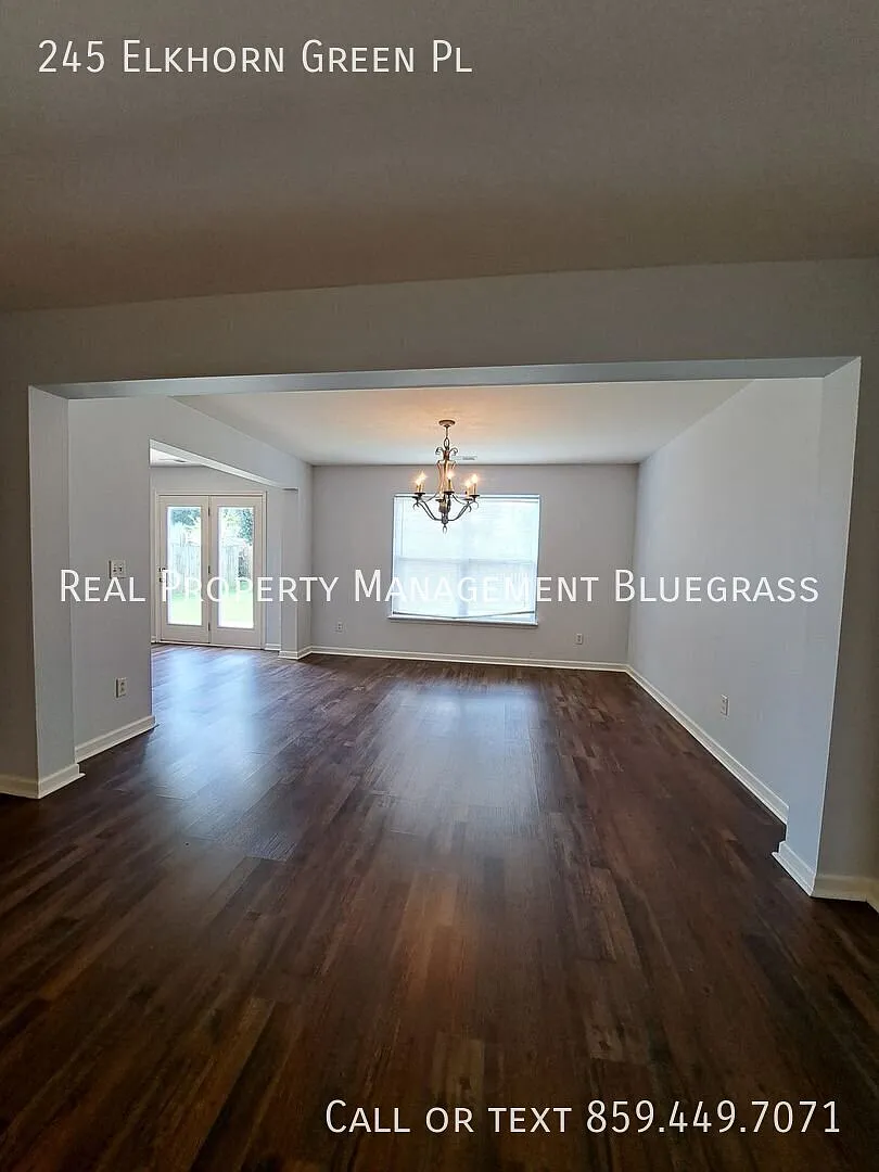 Fantastic 3 Bedroom 2.5 Bath Home in Elkhorn Green Neighborhood — Photo 3