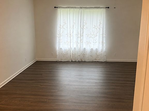 3rd image of 1103 Hide A Way Ln