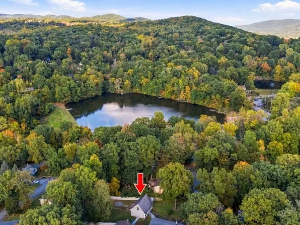 21 Woodland Trl, Vernon Twp., NJ 07419