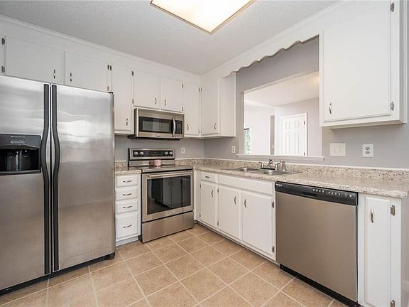 4th image of 204 Jakes Ln