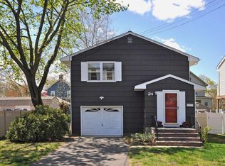 24 Manchester Ave, Keyport, NJ 07735