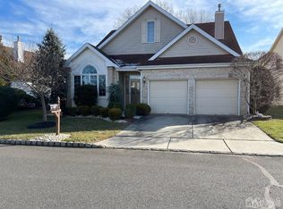 25 Harwood Rd, Monroe Township, NJ 08831