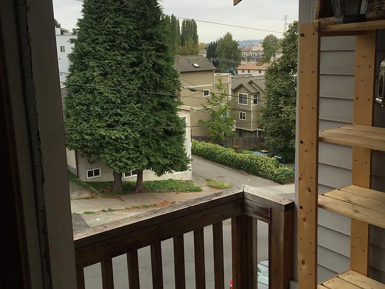 152 Florentia St #B — Photo 10