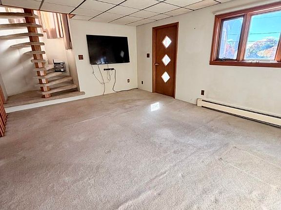3rd image of 118 Rock St