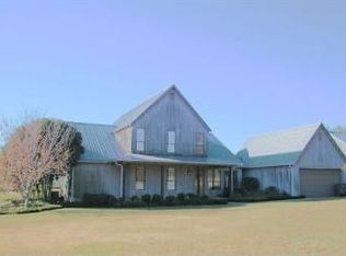 2604 W Lakeshore Dr, Starkville, MS 39759