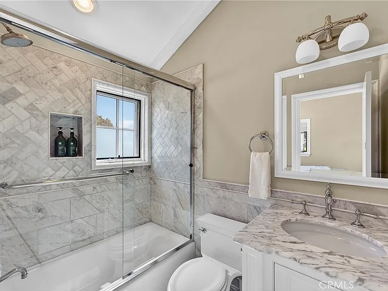 405 Blumont St — Photo 32