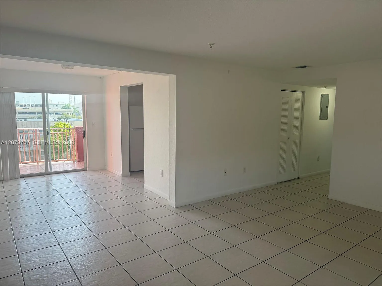 Sunshine Condo — Photo 2