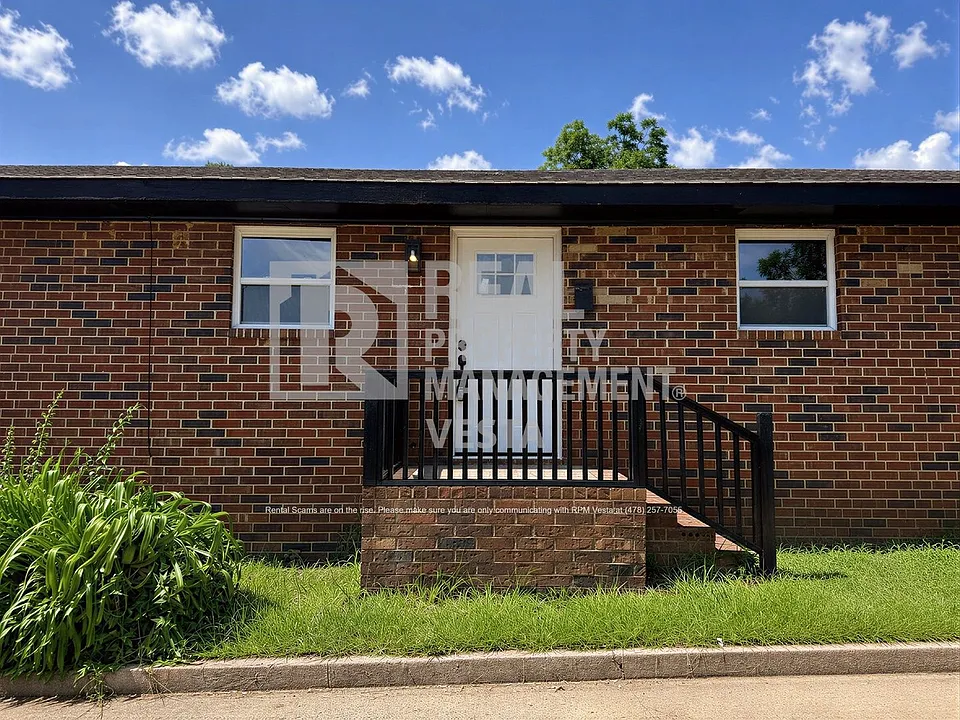 695 Bowman St #695