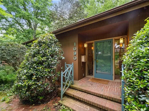 1090 Yorkshire Rd, Winston Salem, NC 27106