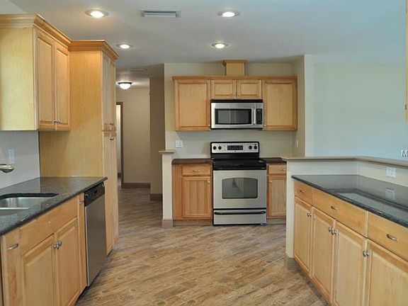 3rd image of 2885 Sarah Dr