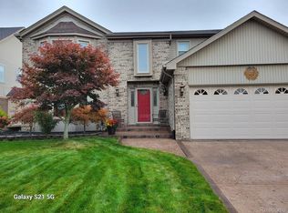 24697 Jennifer Dr, Brownstown, MI 48134