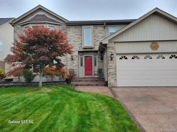 24697 Jennifer Dr, Brownstown, MI 48134