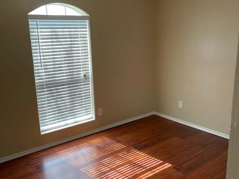 4616 Swallow Ave — Photo 18
