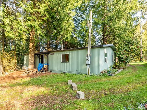 3rd image of 20441 Stephen Dr NE