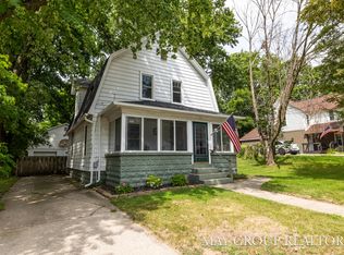 233 E Division St NE, Rockford, MI 49341