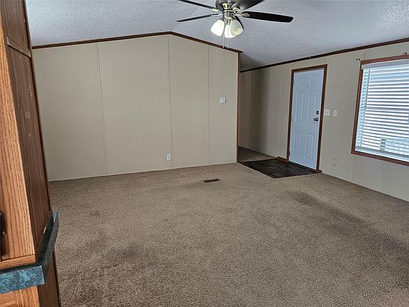 5th image of 827 Gregs Way