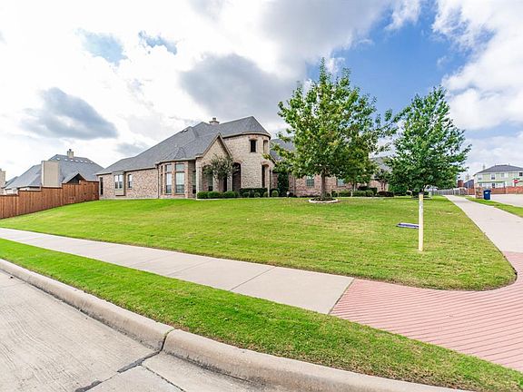 2nd image of 2710 Courtland Way