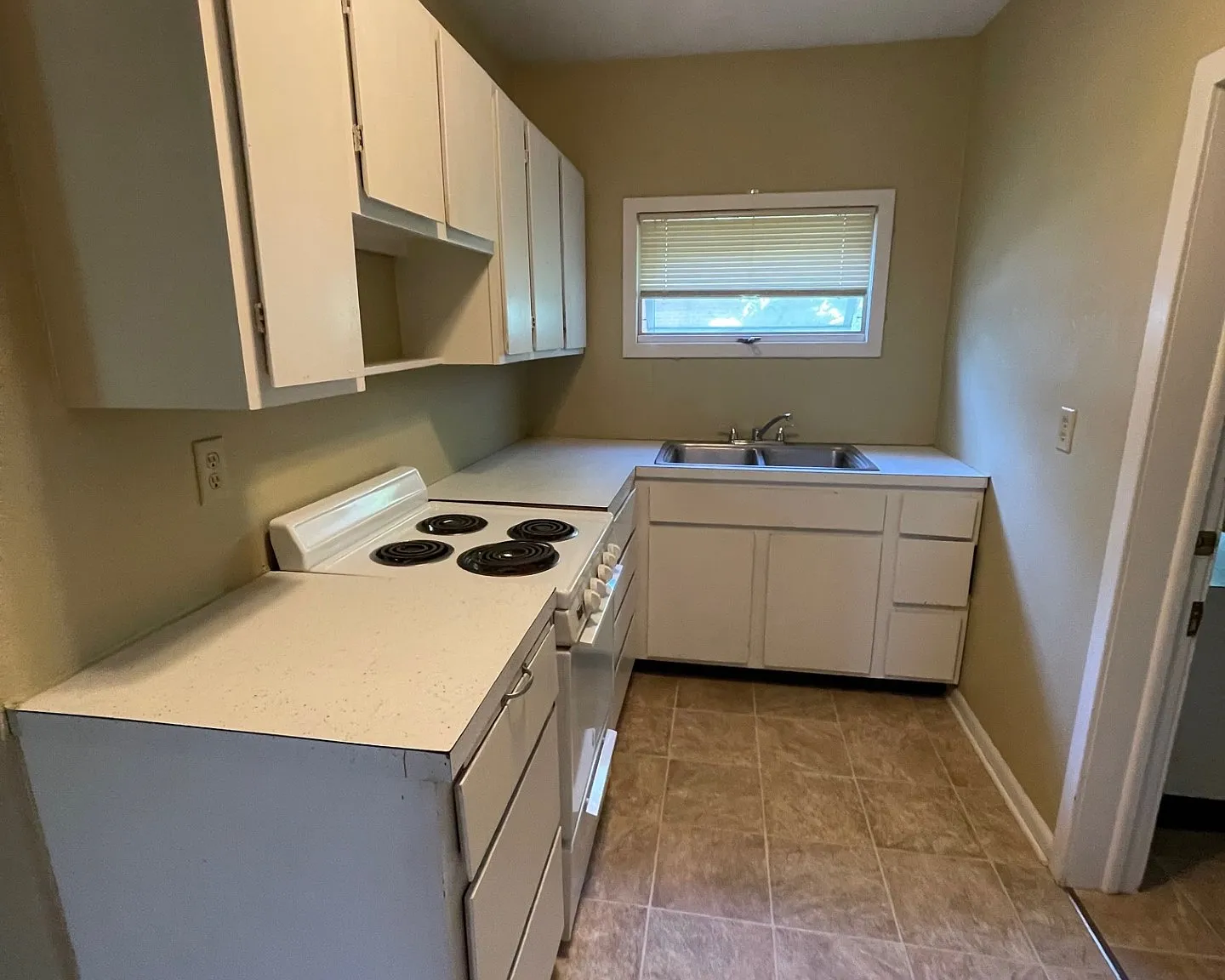 2 bed, $750 — Photo 1