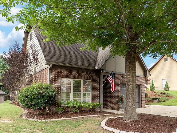 2nd image of 300 Kingston Cir