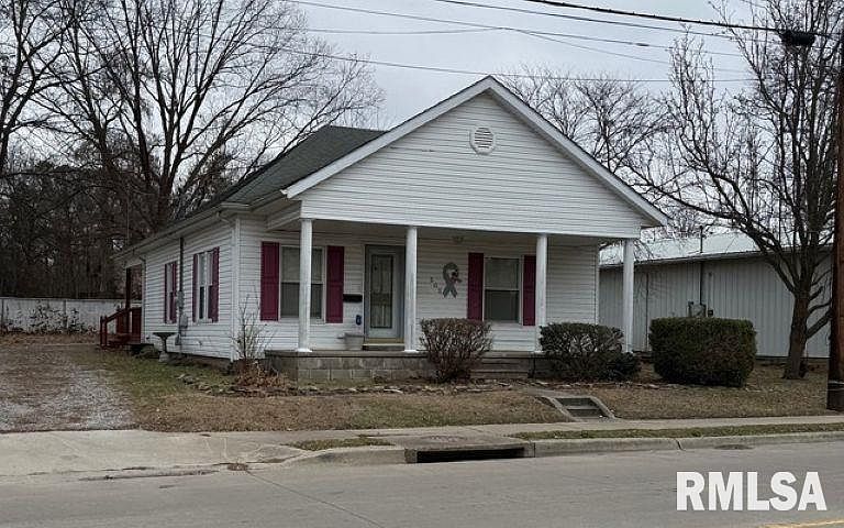 1st image of 302 S Du Quoin St