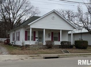 302 S Du Quoin St, Benton, IL 62812